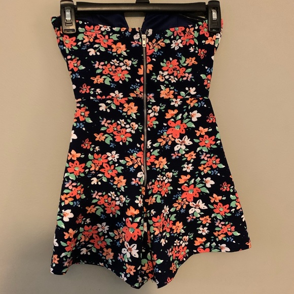 Strapless Floral Romper - Picture 2 of 4